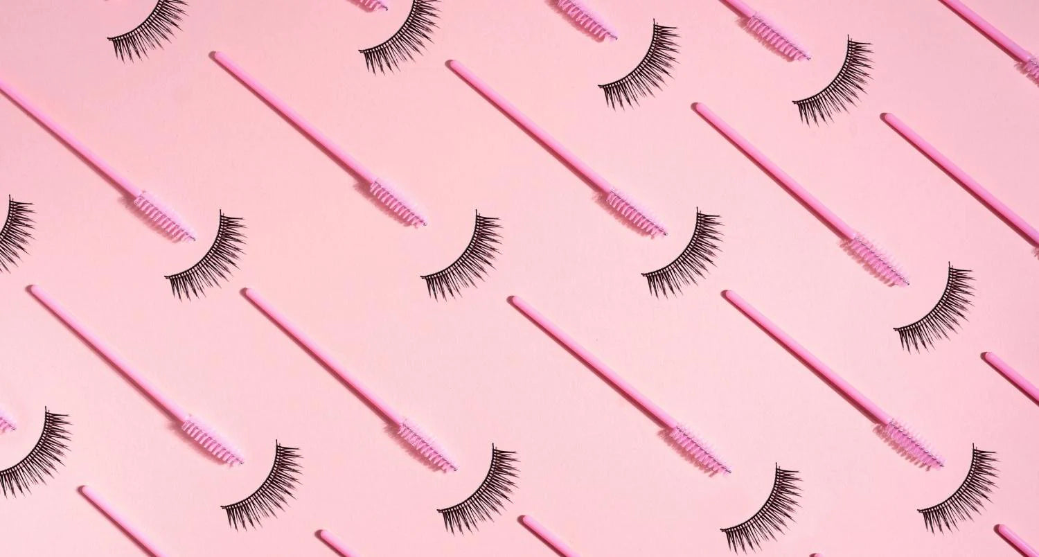 COMMENT OBTENIR DES CILS ET DES SOURCILS PLUS FOURNIS ?