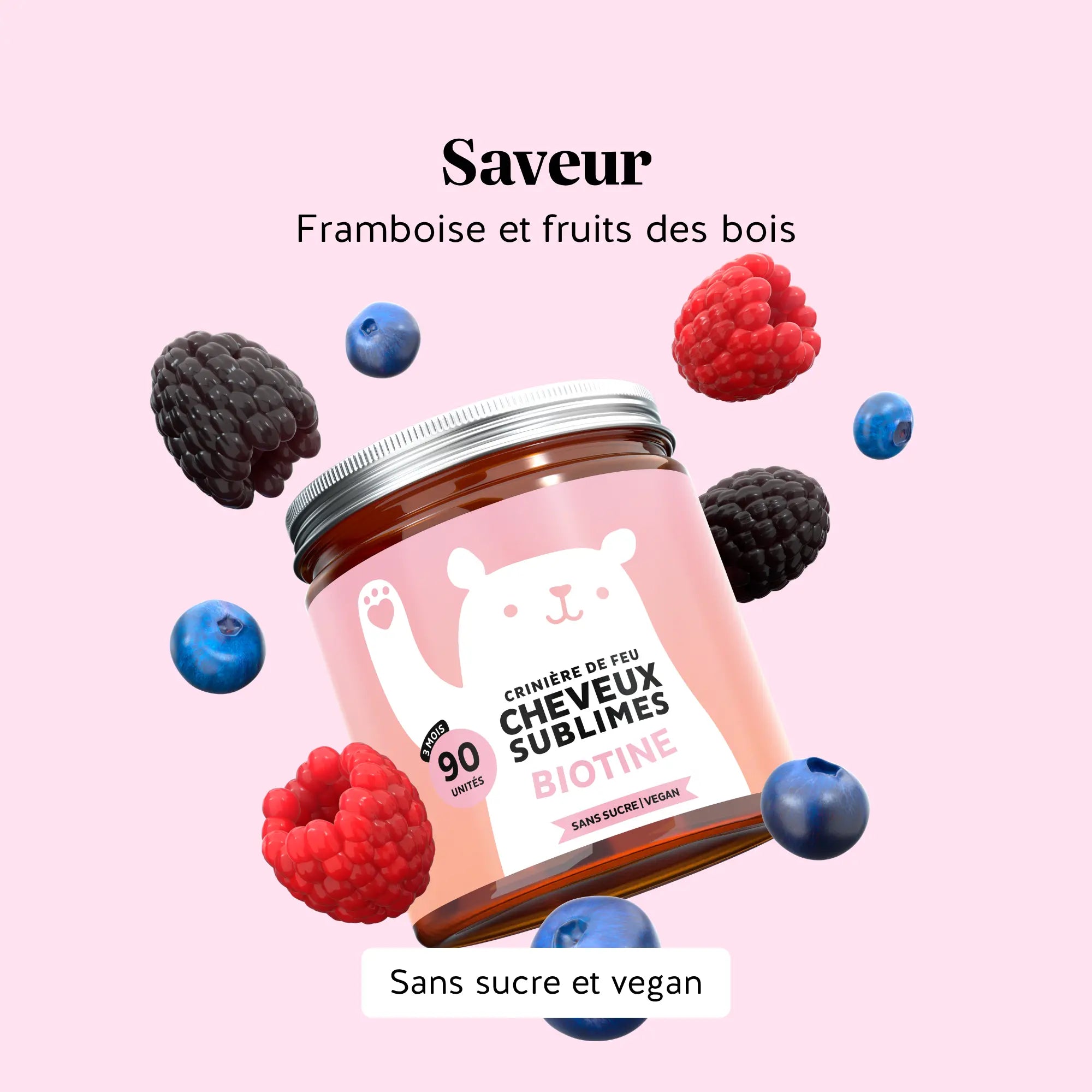 Bears with Benefits Crinière de Feu Cheveux Sublimes Biotine, boîte de 90 gummies saveur framboise et fruits des bois, présentée avec des framboises, mûres et myrtilles.