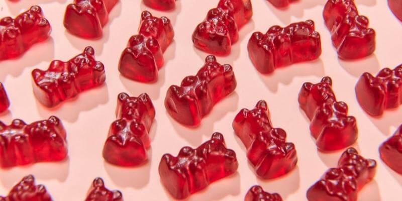 L’Ashwagandha en tant que complément alimentaire a de nombreuses propriétés positives, quelle que soit la forme de présentation, que ce soit sous forme de comprimés, de capsules, de poudre ou de délicieux oursons gélifiés comme nos Keepin' It Calm Vitamins. Bears with Benefits