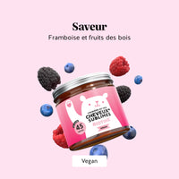 Saveur framboise et fruits des bois des gummies Cheveux Sublimes Biotine (pot 45 unités) de Bears with Benefits, formule vegan, visuel avec framboises, mûres et myrtilles. l Bears with Benefits