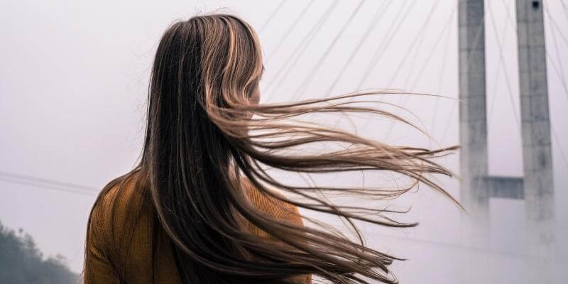 Il existe différents types de cheveux