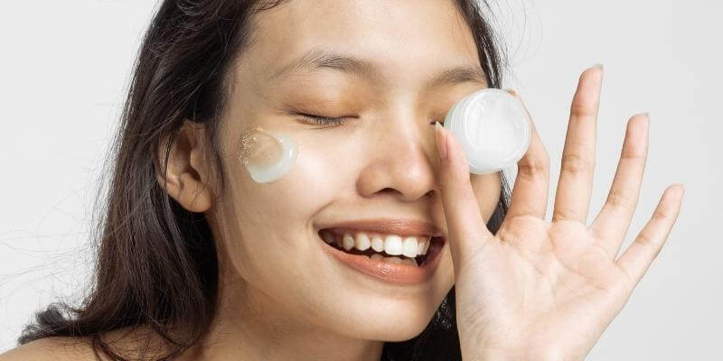 L'ACIDE HYALURONIQUE DANS LES SOINS DE LA PEAU